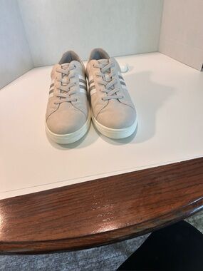 Life Stride  Bzees air step Beige slip on Sneakers with White Stripes